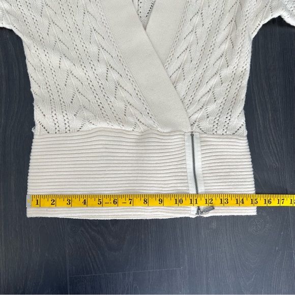 Los Angeles Guess Jeans Off White Sweater - Picture 3 of 7
